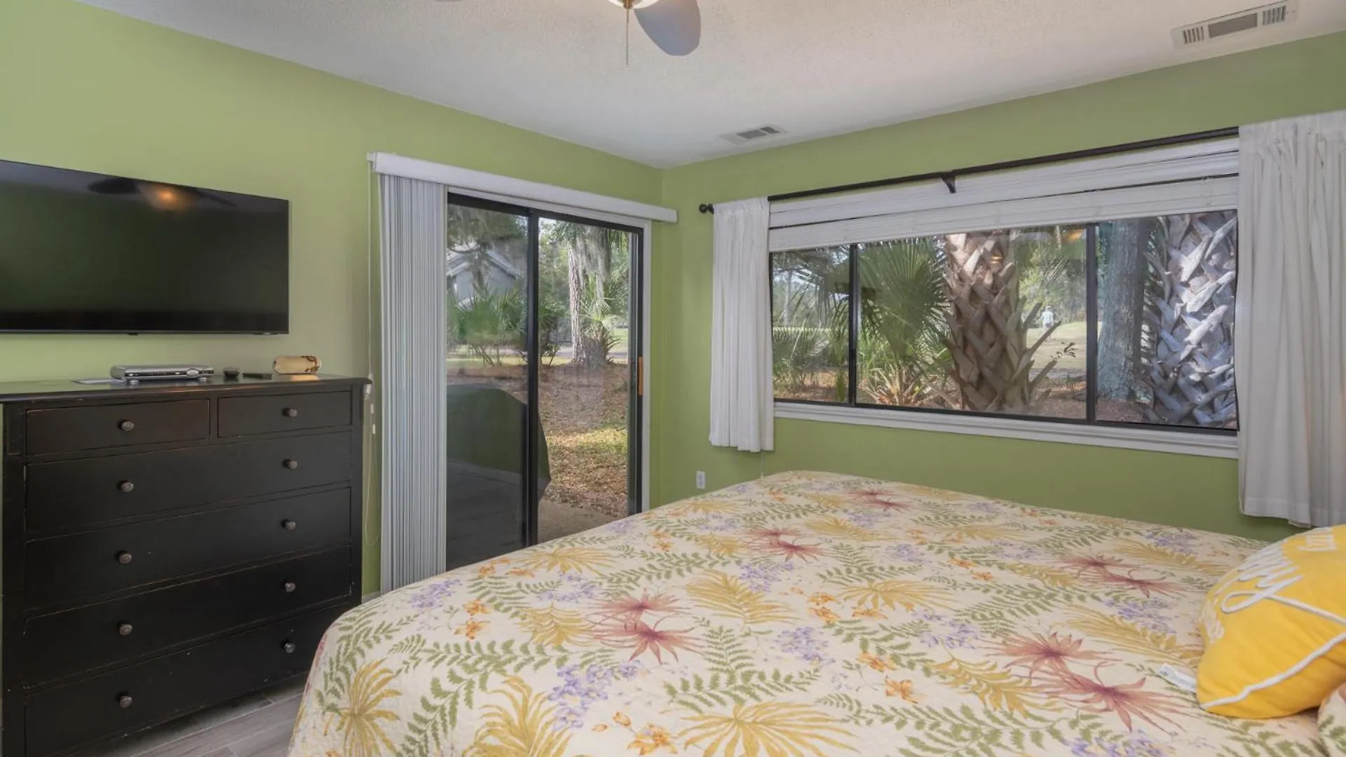 Complex Pool, Golf Course, Bikes Villa Hilton Head Island